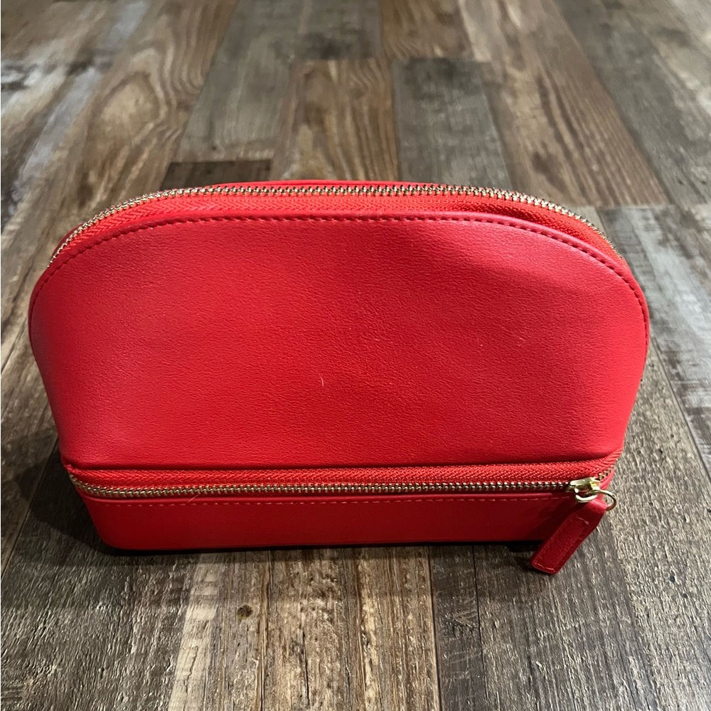 NWOT cosmetic/jewelry case
